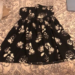 Strapless black dress with white roses